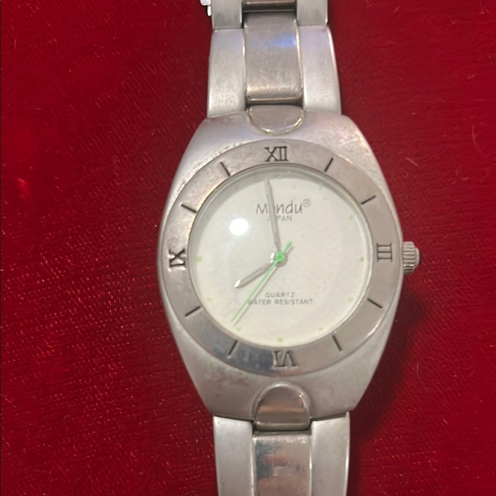 Mindu Silver Quartz Watch